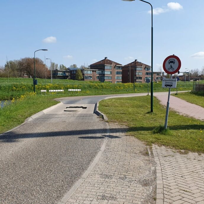 Hoe gevaarlijk is de bussluis op de Koedijk? Omroep Houten